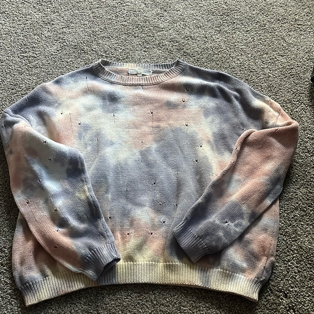 Buckle sweater